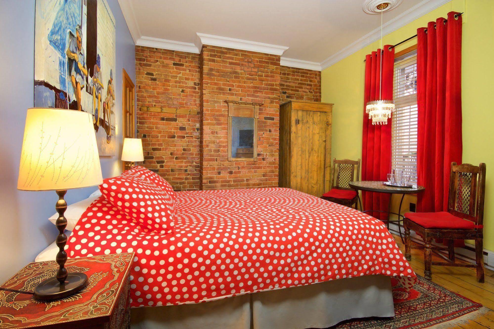 Auberge Les Bons Matins Монреаль Экстерьер фото